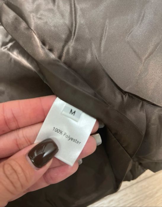 Czekoladowa kurtka ze ściagaczem w talii