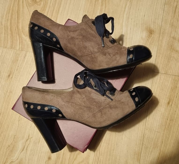 Buty wiązane na obcasie firmy Unisa rozmiar 38