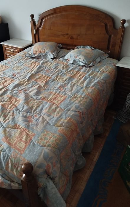 Cama de solteiro clássica