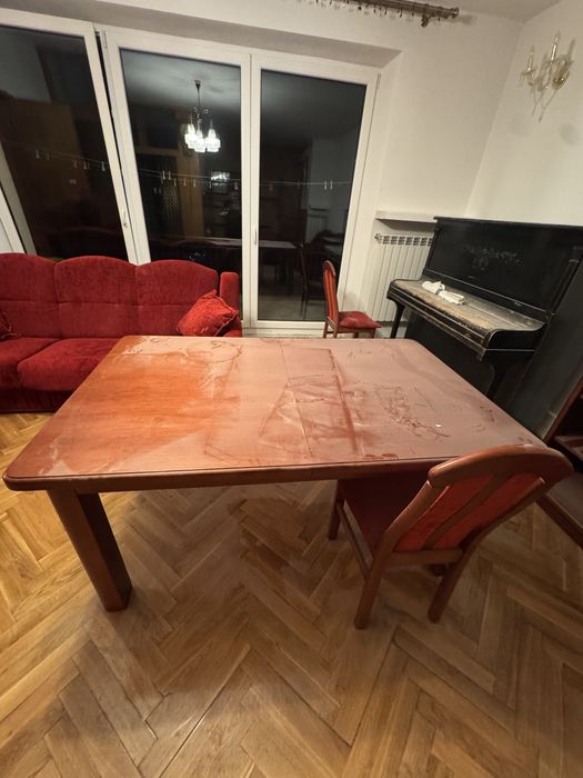 Stół drewniany i 4 krzesla drewniane