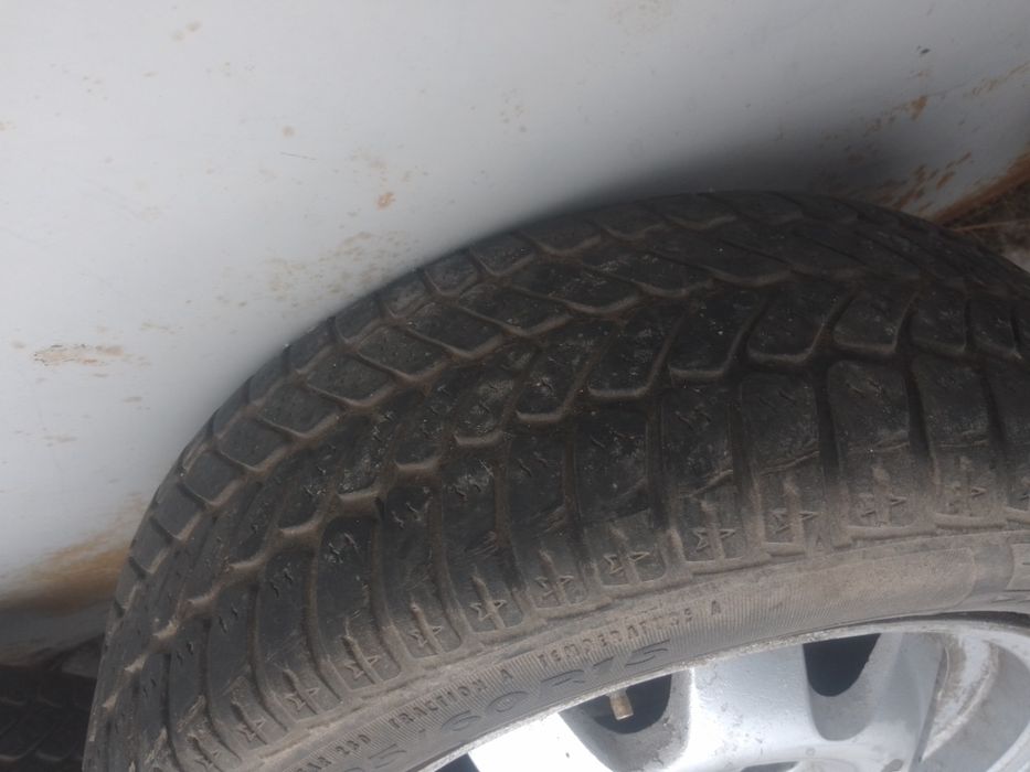 Продам тітани 4.100 R15. зимовою резиною