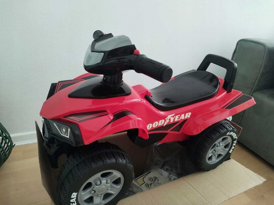 Mocny Jeździk Samochód Autko Dla Dzieci Pchacz Czerwony Na Prezent