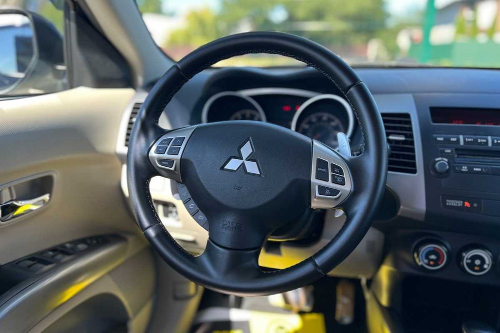 Mitsubishi Outlander 2011
