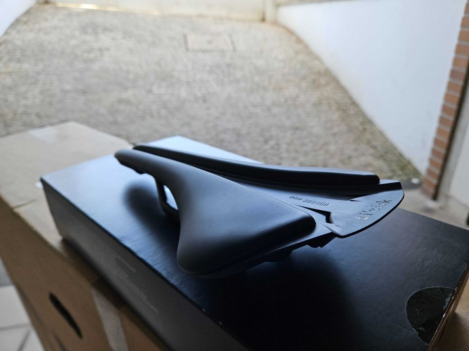 Selim Fizik Antares R1 Versus EVO