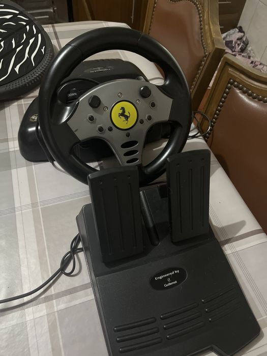 Volante e Pedais Ferrari Thrustmaster (Guillemot) para PC/PS