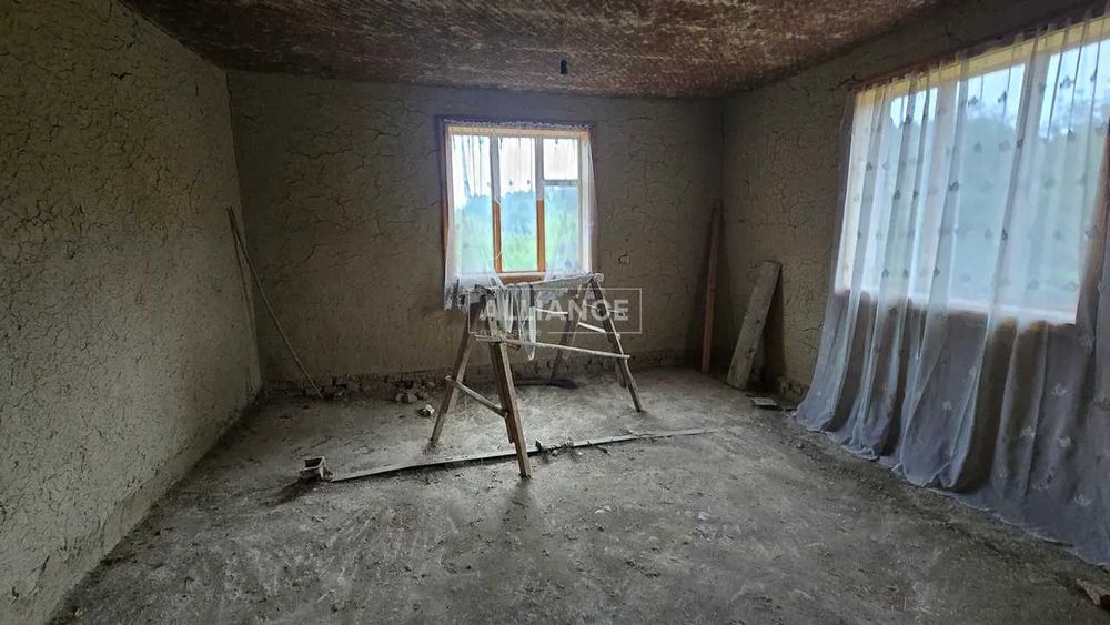 Продам будинок з земельною ділянкою 25 сот під Будівництво