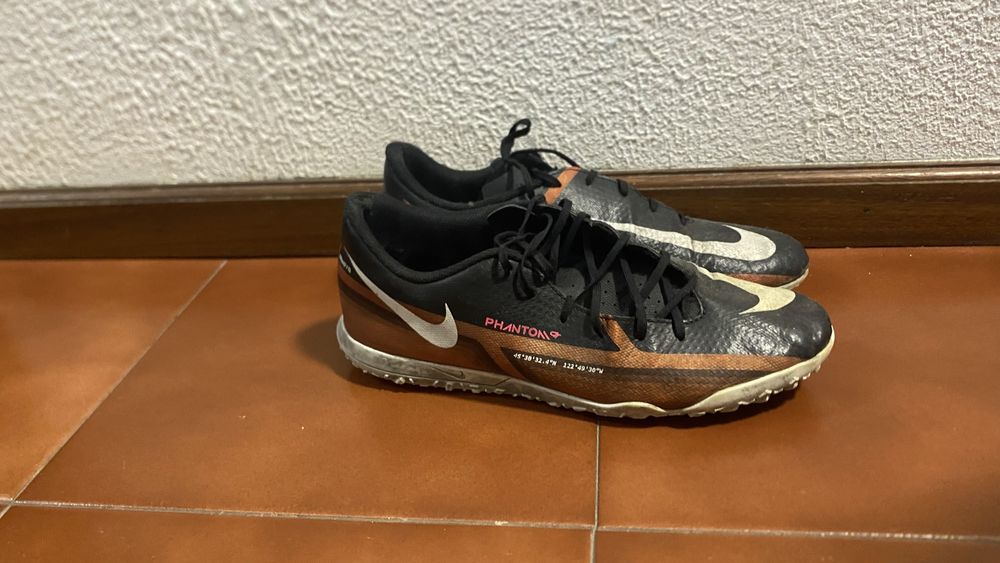 Lote de sapatilhas e chuteiras