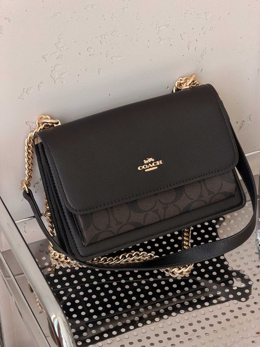 Сумка Coach Mini Klare Crossbody in Signature Canvas через плече Коуч