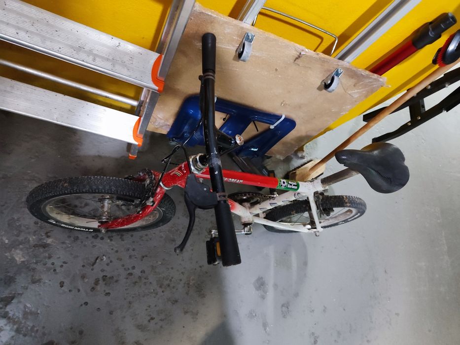 Bicicleta aro 16 com pneus novos