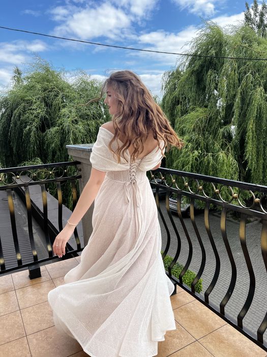 Неймовірна сукня на випускний