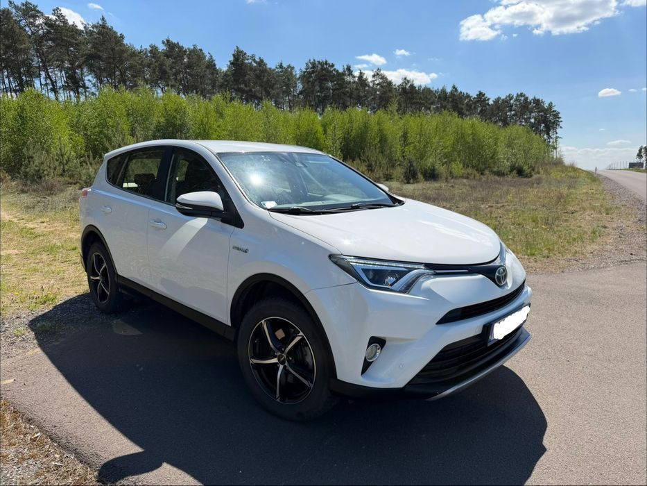 Toyota RAV4 Sprzedam Toyotę RAV4 Hybrid 2.5 AWD