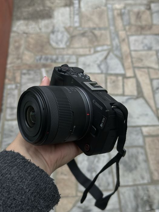 Canon R50V   NOVA