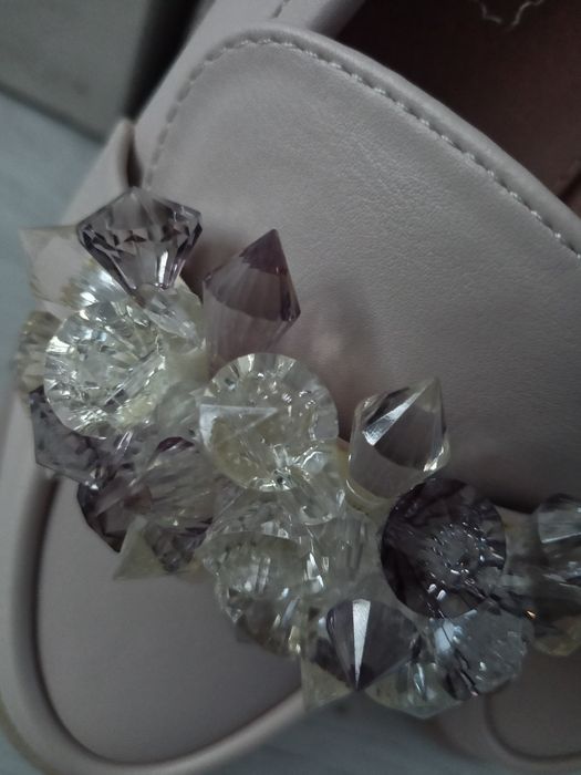 Buty zdobiona kryształkami