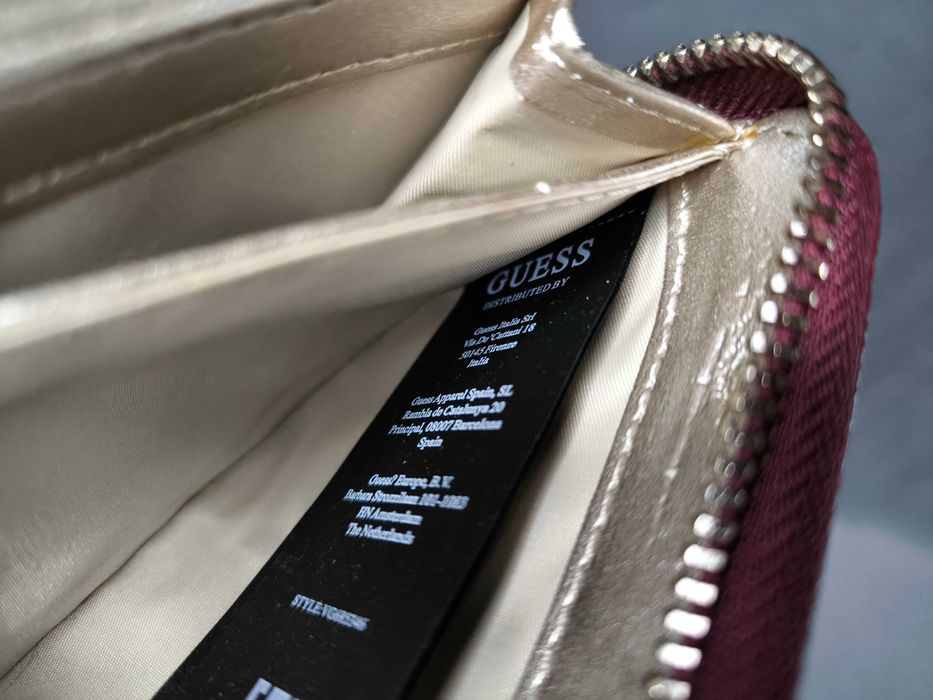 Женский кошелек Guess на молнии в бордовом цвете