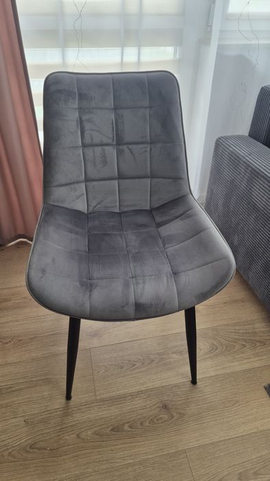 Krzesła do salonu lub jadalni