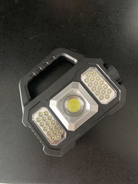 ліхтар прожектор акуммулятором з функцією PowerBank. Повербанк.