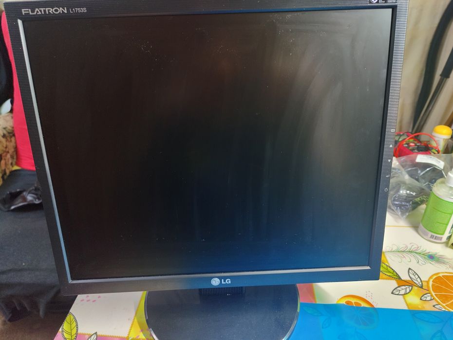LG Flatron L1753s та L1730s
