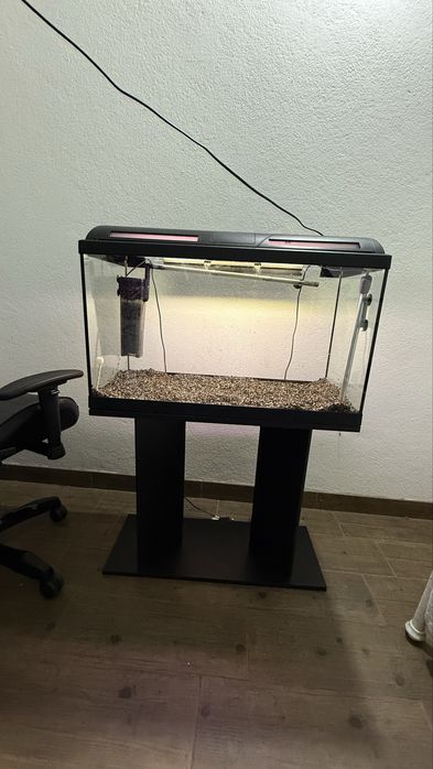 Aquário grande com termoestato