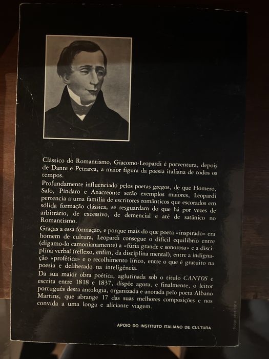 Livro Cantos, de Giacomo Leopardi