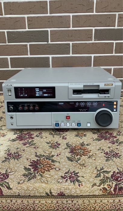 Профессиональный видеомагнитофон