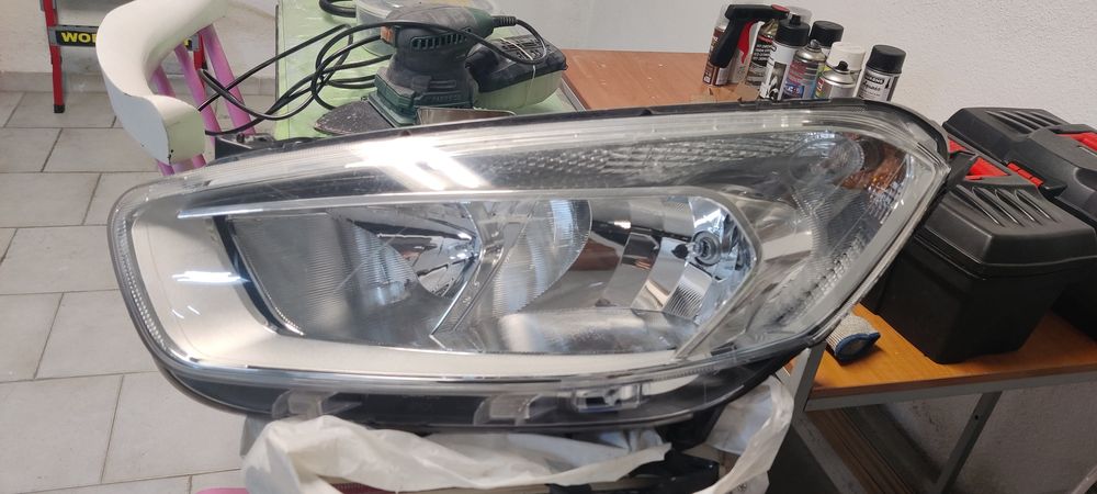 Farol dianteiro esquerdo Ford Transit Courier