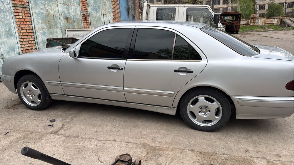 Mecedes w210 рест 2.2 cdi седан лупатый
