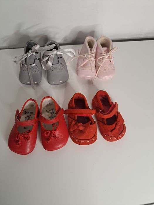 4 pares de Sapatos e botas para bebé,  em pele macia