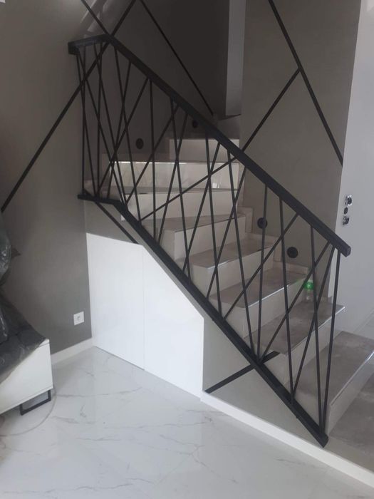 Schody metalowe oraz konstrucje ze stali czarnej.