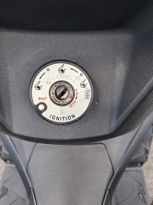 Kymco Skytown 125cc (2024) – Estado de Nova | 12.000km | Econômica (40km/L)