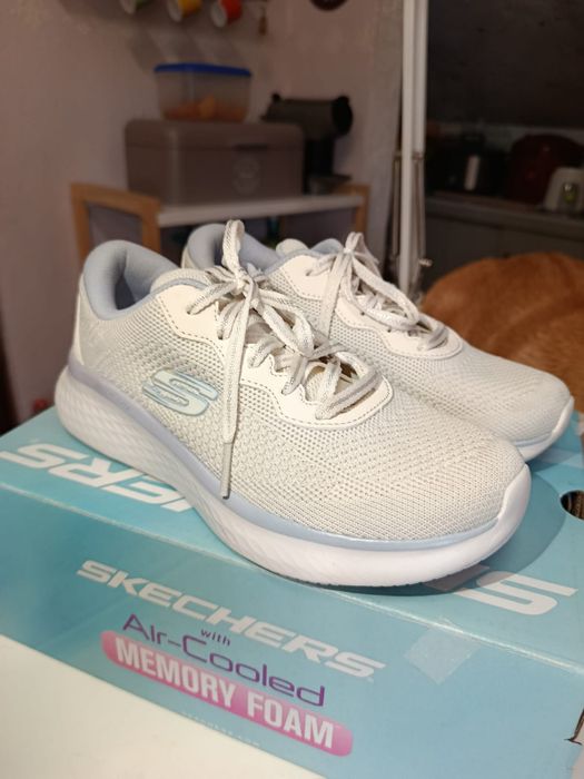 Tênis Skechers 35