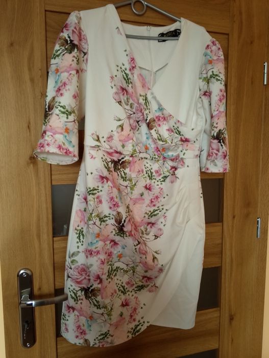 Piękna sukienka w kwiaty