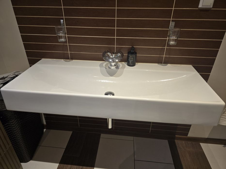 Umywalka łazienkowa 120cm podwieszana + bateria + korek