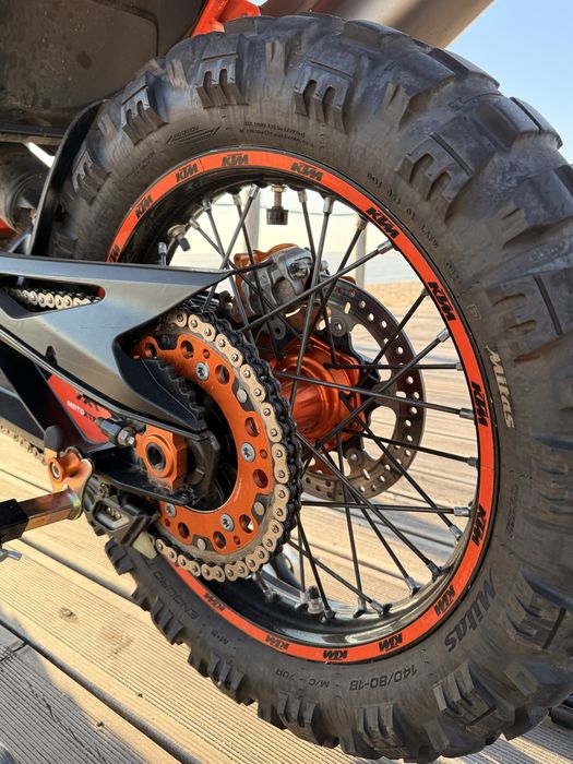 KTM 890 ADVENTURE R 2024 preparada para Rally