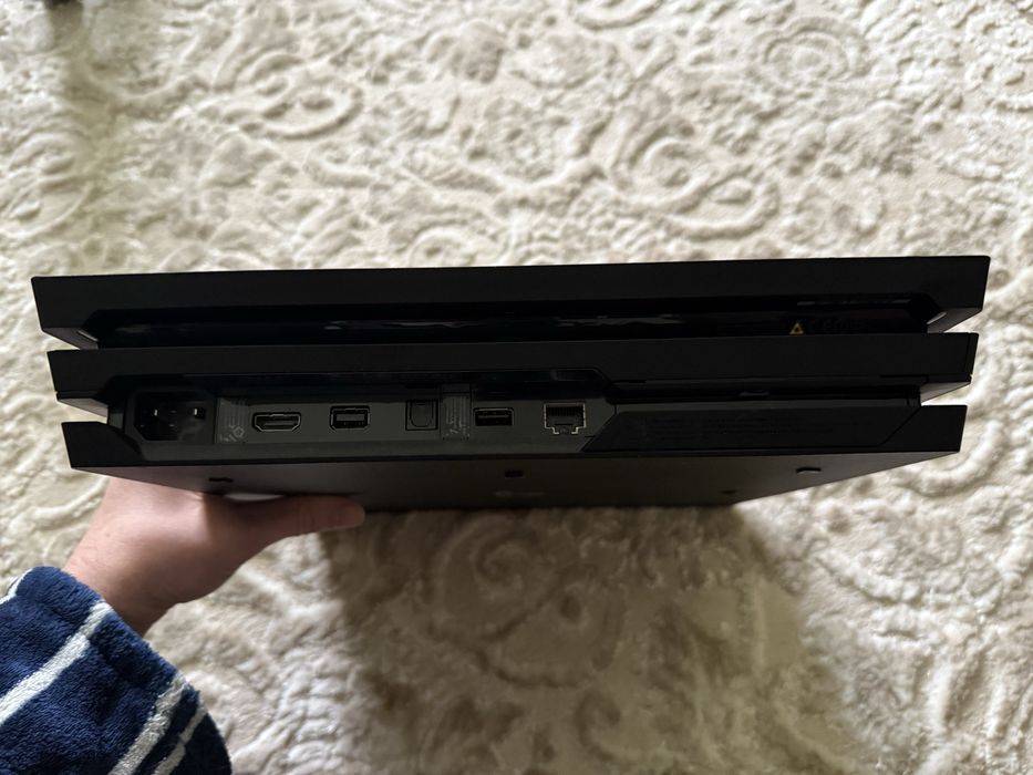 Продам PlayStation 4 Pro 1 Tb