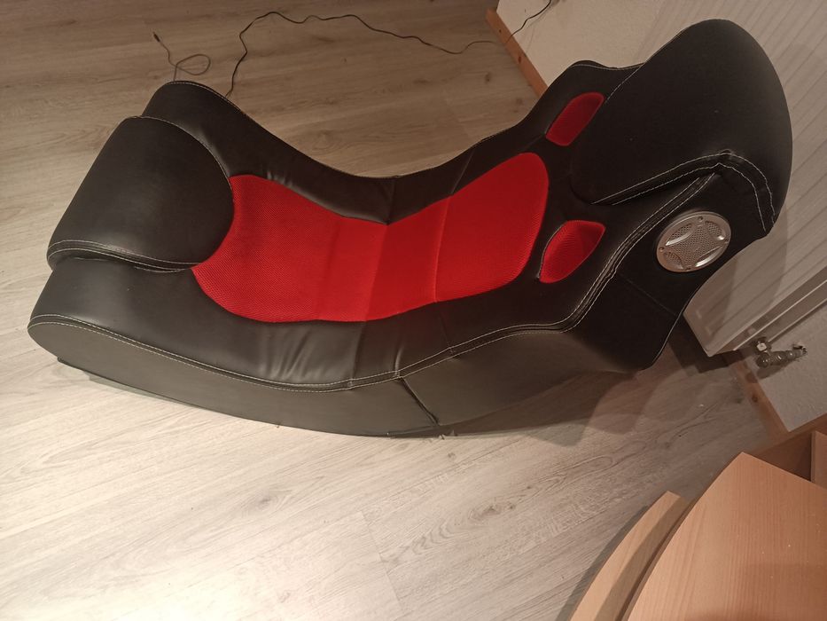 Fotel  gamingowy z głośnikami