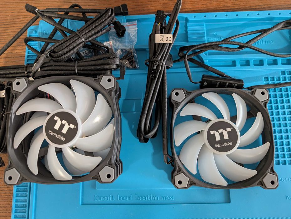 Thermaltake Pure 12 ARGB Sync - 3 ventoinhas 120mm