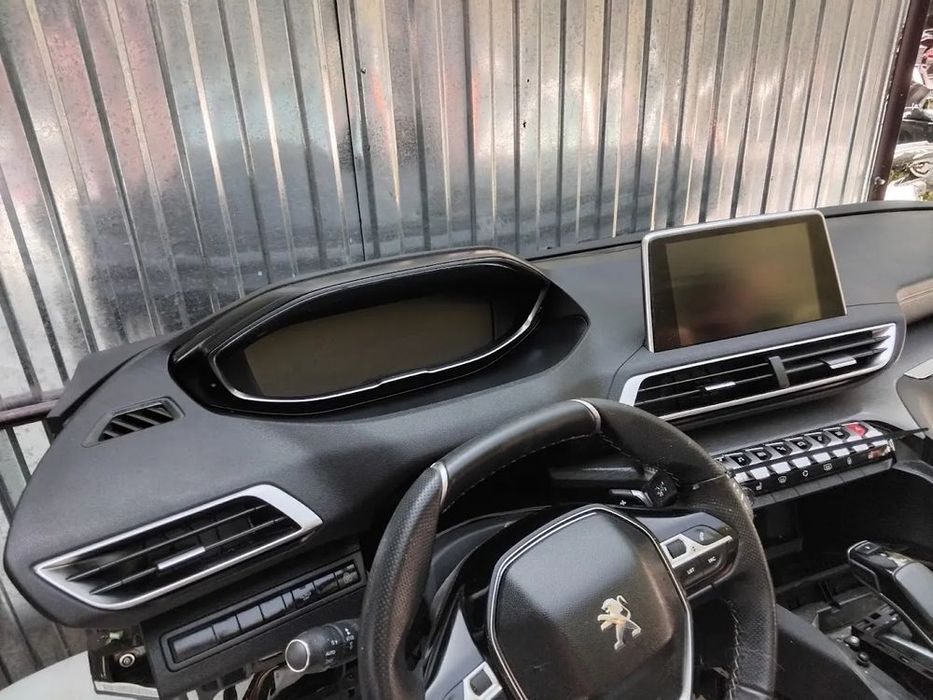 Deska kokpit konsola Peugeot 3008 II gt-line