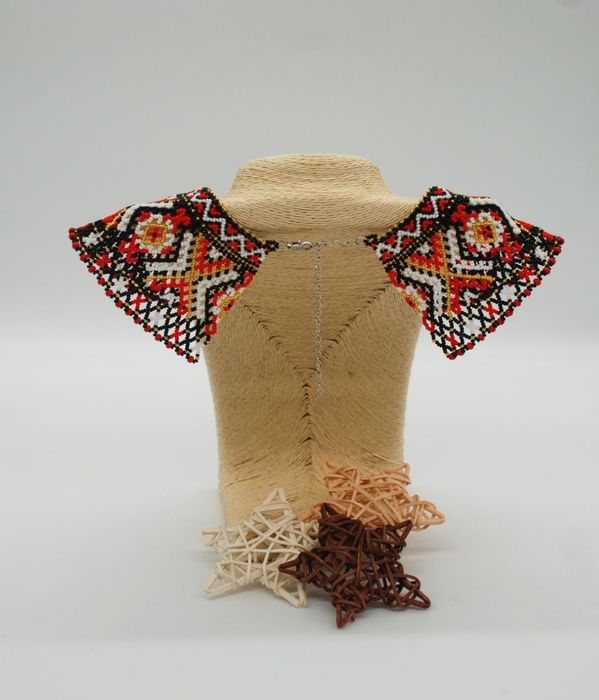 Силянка "Калиновий оберіг"
100% ручна робота з чеського бісеру Presios