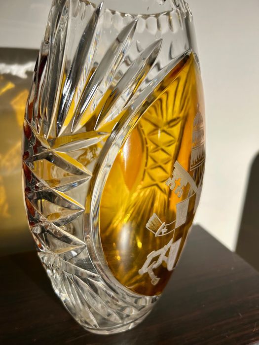 Unikatowy kryształowy wazon z wizerunkiem Jana Pawła II