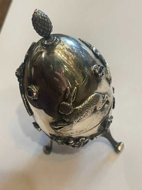 Carskie srebro - jajko myśliwskie z motywem zająca