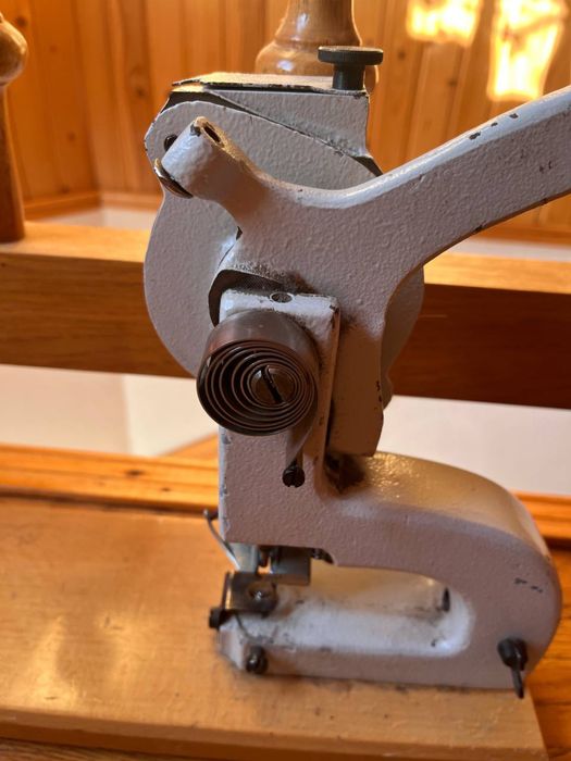 Прес для люверсів