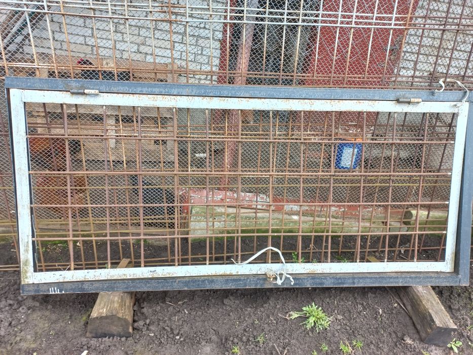 решітка на вікна . двері .