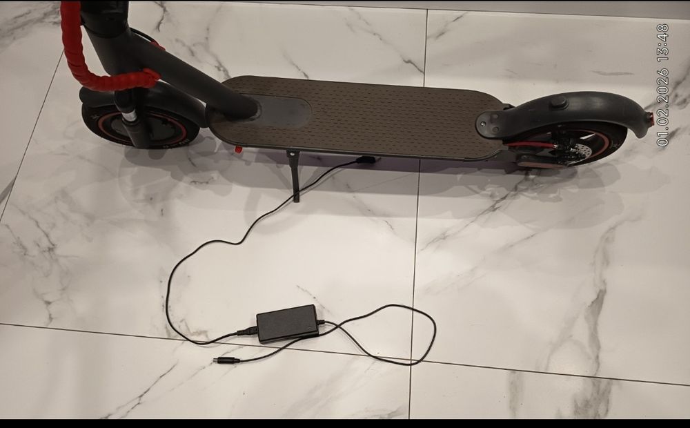 электросамокат xiaomi mi m365 pro.  Дві неділі покаталась дитина.