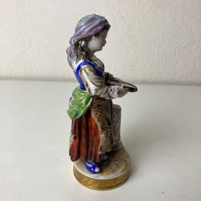 Par de Figuras Porcelana Volkstedt Alemanha Século XIX Menino e Menina