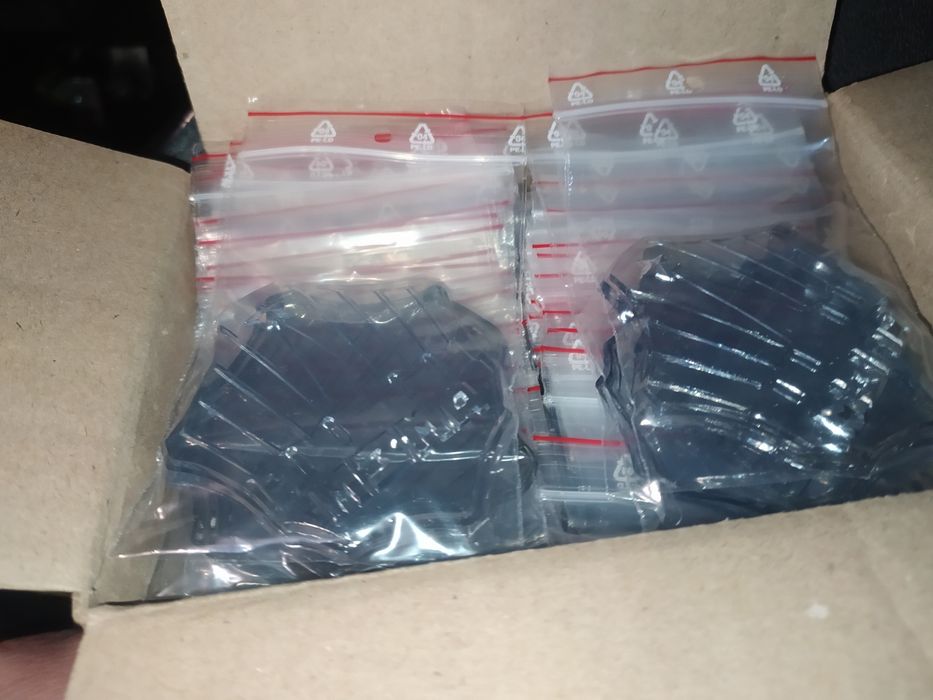 Продам запчасти/эмблема на москвич