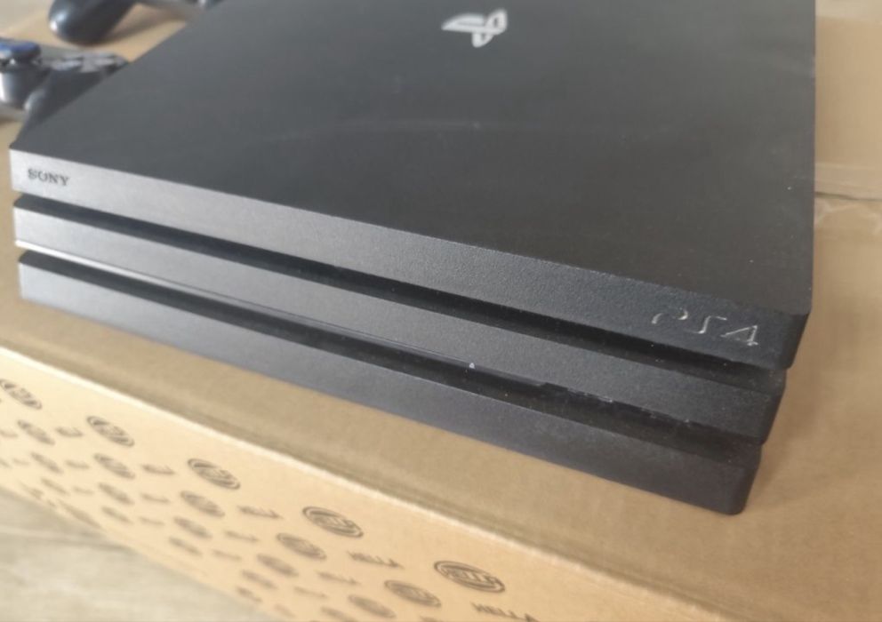Playstation 4 pro com 1 comando