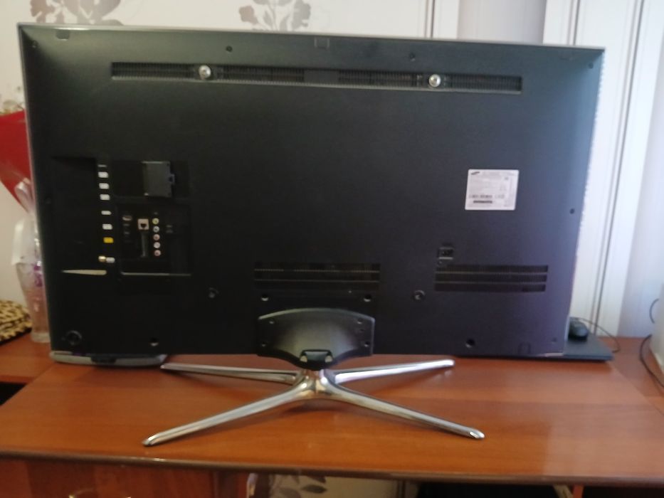 Продаётся LED  телевизор с функцией 3D