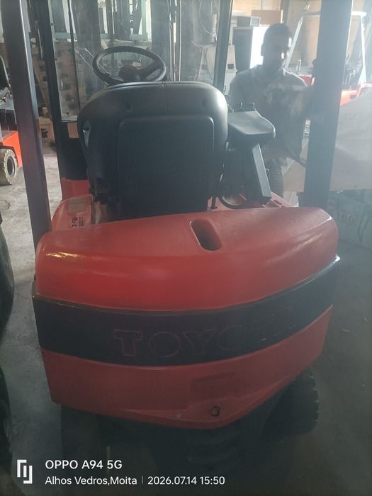 Empilhador Toyota 1.8 toneladas