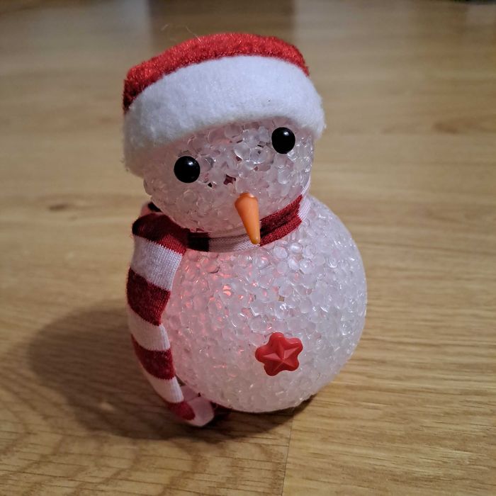 Bałwanek Led akrylowy święcący w różnych kolorach