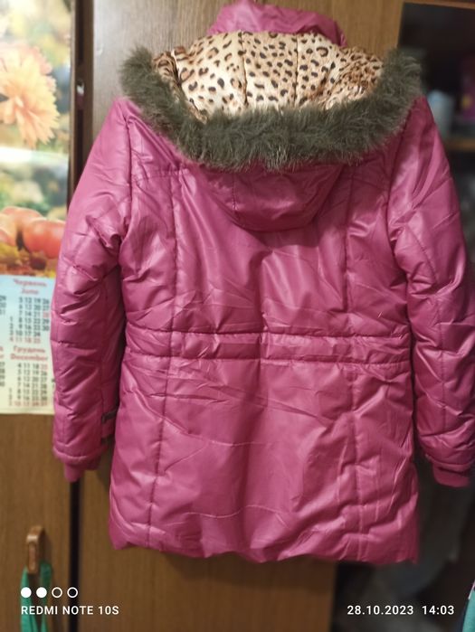 Куртка тепла на дівчинку 11-13 років.